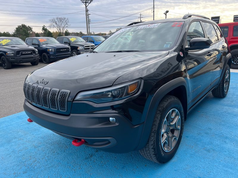 2022 Jeep Cherokee Trailhawk Sun and sound group