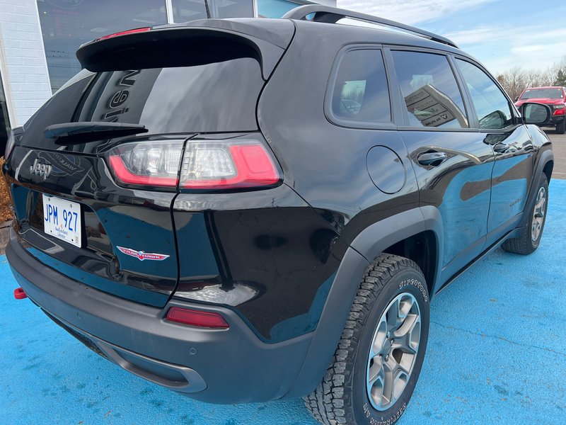 2022 Jeep Cherokee Trailhawk Sun and sound group