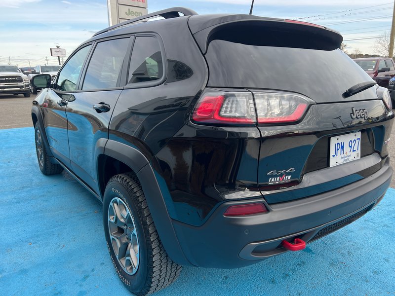 2022 Jeep Cherokee Trailhawk Sun and sound group