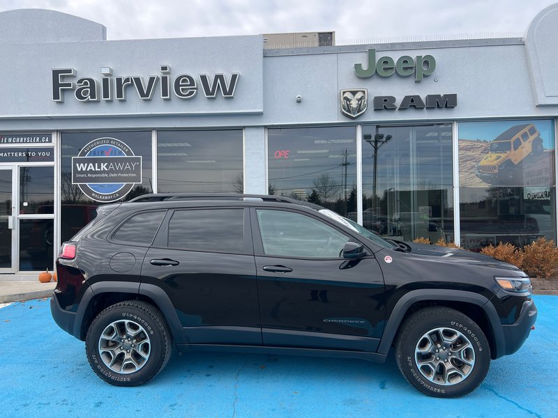 2022 Jeep Cherokee Trailhawk Sun and sound group