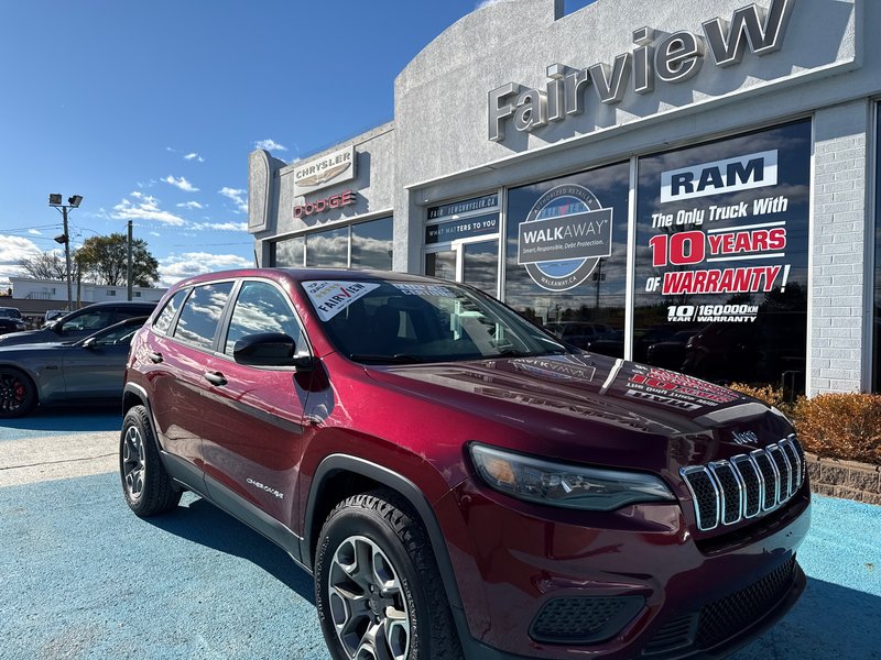 2022 Jeep Cherokee Sport Upgraded tire and rim package , heated seat and wheel
