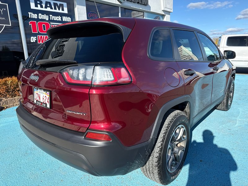 2022 Jeep Cherokee Sport Upgraded tire and rim package , heated seat and wheel