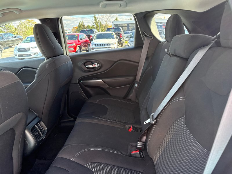 2022 Jeep Cherokee Sport Upgraded tire and rim package , heated seat and wheel