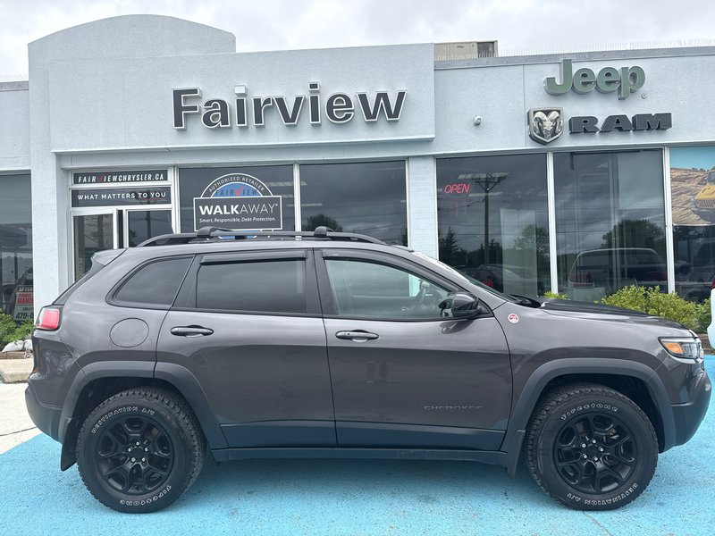 2022 Jeep Cherokee Trailhawk Elite Advanced safety, NAV, panoramic roof, leather, heated, and cooled seats