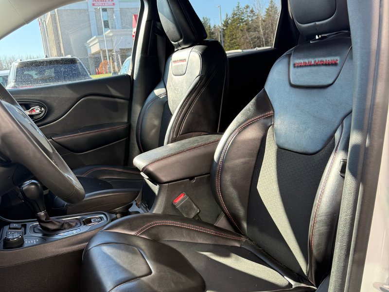 2022 Jeep CHEROKEE TRAILHAWK