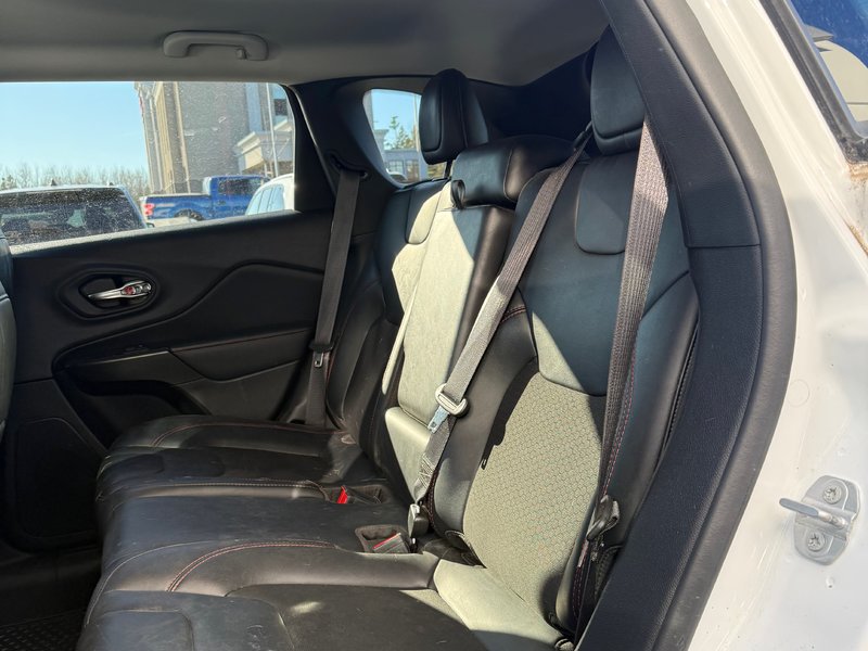 2022 Jeep CHEROKEE TRAILHAWK