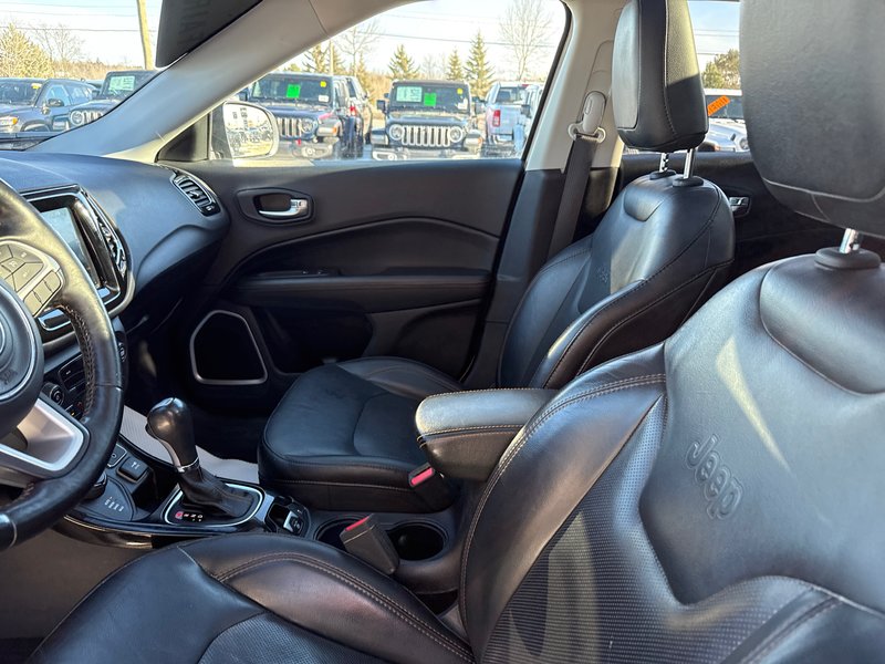 2018 Jeep Compass Limited Loaded with panoramic roof excellent condition