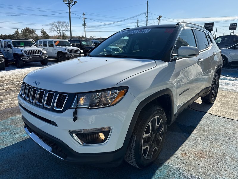 2018 Jeep Compass Limited Loaded with panoramic roof excellent condition