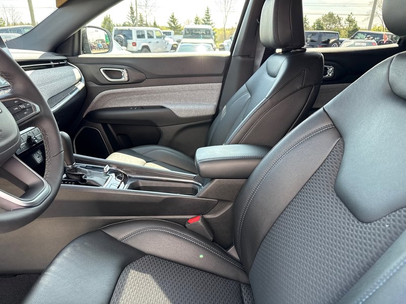 2025 Jeep Compass North Demo deal