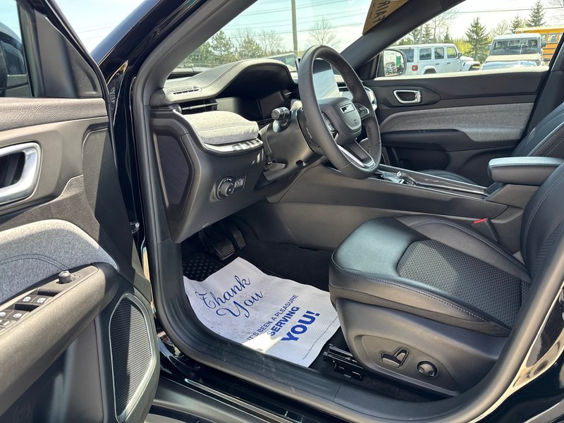 2025 Jeep Compass North Demo deal