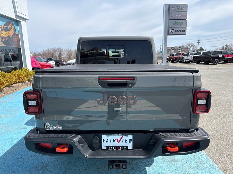 2022 Jeep Gladiator Mojave With fox lift kit 35 inch tire and wheel package