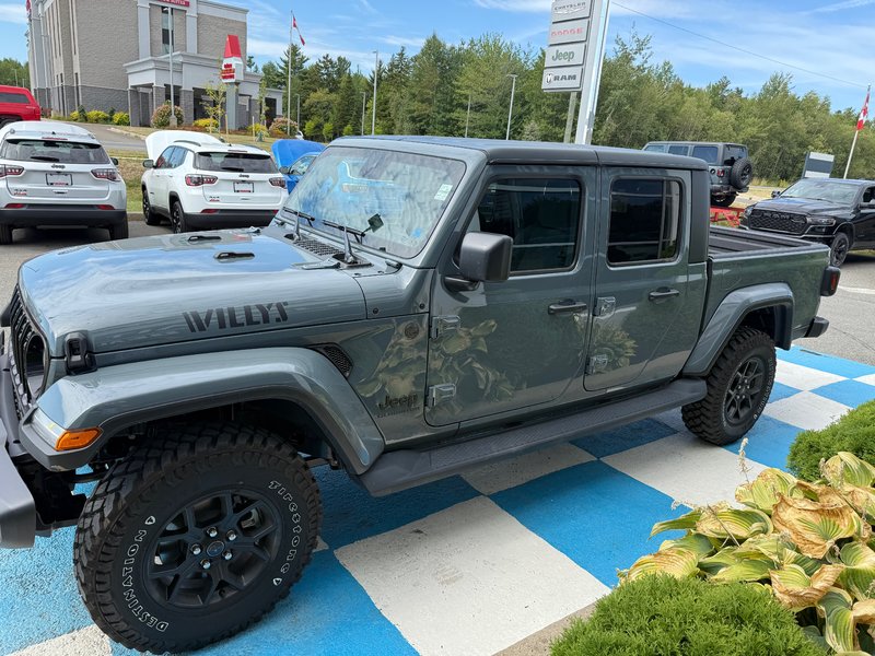 2025 Jeep Gladiator WILLYS OVER $74,000 NEW! SAVE $10,000! Willys package