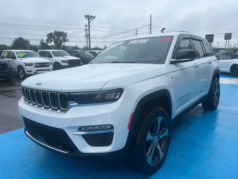 2023 Jeep Grand Cherokee 4xe  Loaded up with entertainment package panoramic roof package