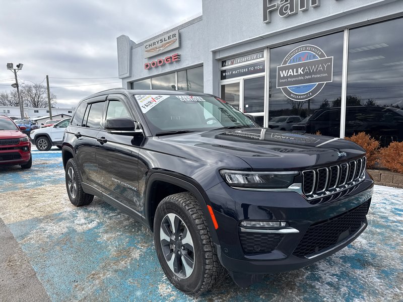 2023 Jeep Grand Cherokee 4xe Limited Loaded charging station, cool seating, heated seats, entertainment group panoramic roof