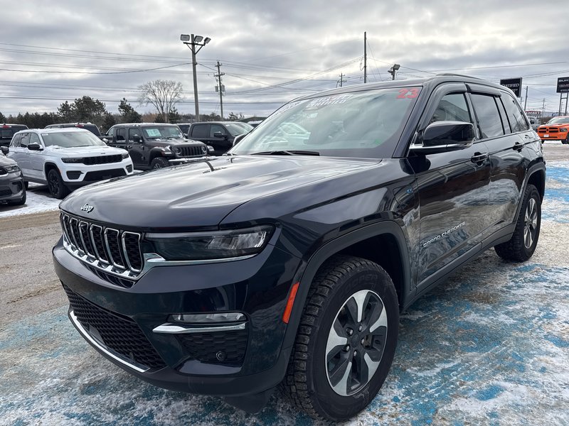 2023 Jeep Grand Cherokee 4xe Limited Loaded charging station, cool seating, heated seats, entertainment group panoramic roof