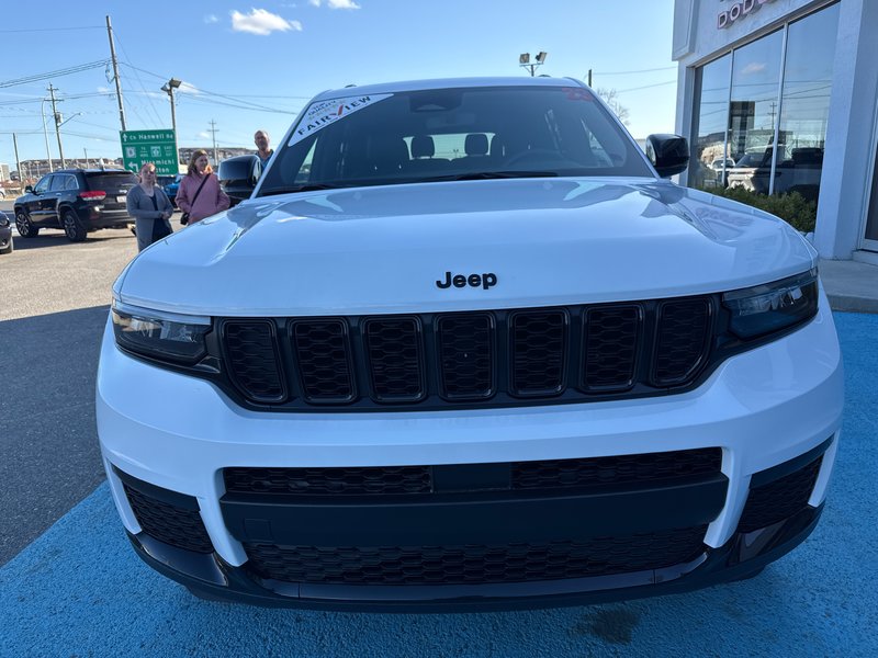 2023 Jeep Grand Cherokee L Altitude Seven passenger with leather wrap sunroof