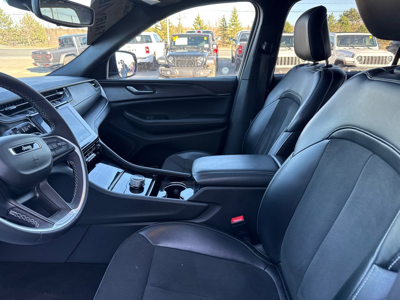 2023 Jeep Grand Cherokee L Altitude Seven passenger with leather wrap sunroof