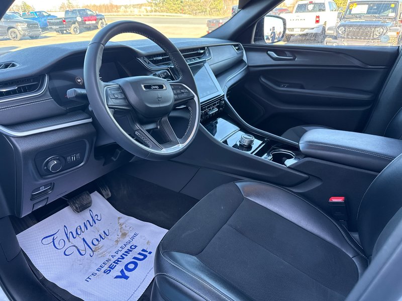 2023 Jeep Grand Cherokee L Altitude Seven passenger with leather wrap sunroof
