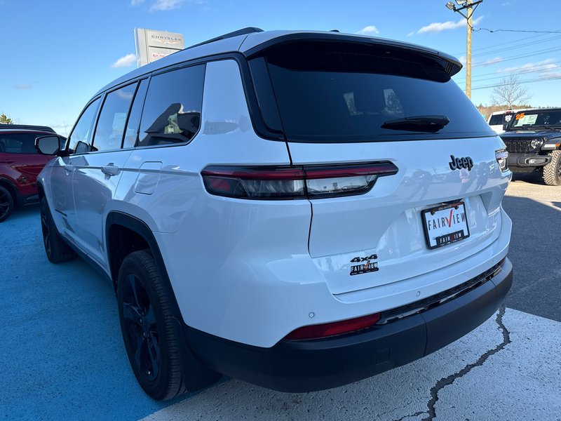 2023 Jeep Grand Cherokee L Altitude Seven passenger with leather wrap sunroof