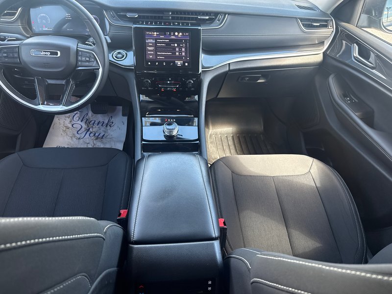 2023 Jeep Grand Cherokee L Laredo Amazing condition heated seats heated wheel, Apple CarPlay