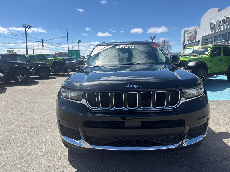2023 Jeep Grand Cherokee L Laredo Amazing condition heated seats heated wheel, Apple CarPlay
