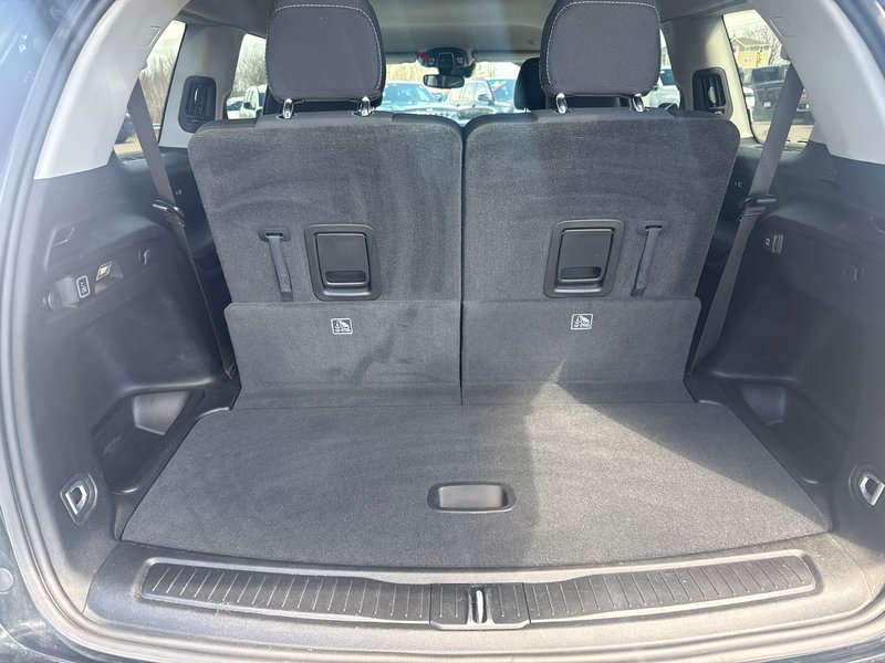 2023 Jeep Grand Cherokee L Laredo Amazing condition heated seats heated wheel, Apple CarPlay