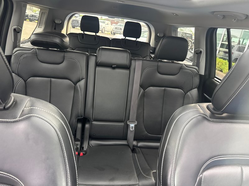 2023 Jeep Grand Cherokee L Limited New tires, new brake brakes, two year safety full panoramic roof