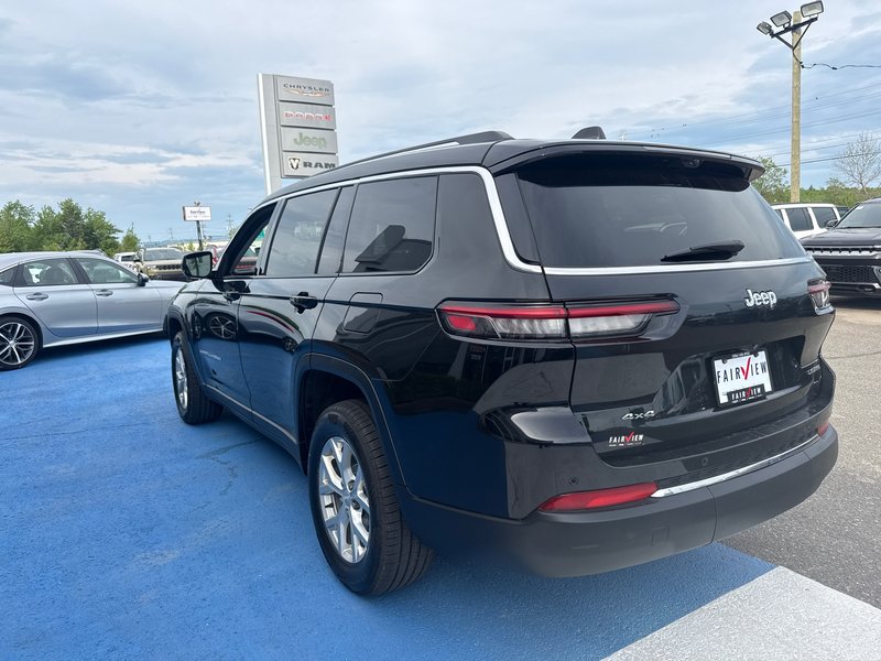 2023 Jeep Grand Cherokee L Limited New tires, new brake brakes, two year safety full panoramic roof