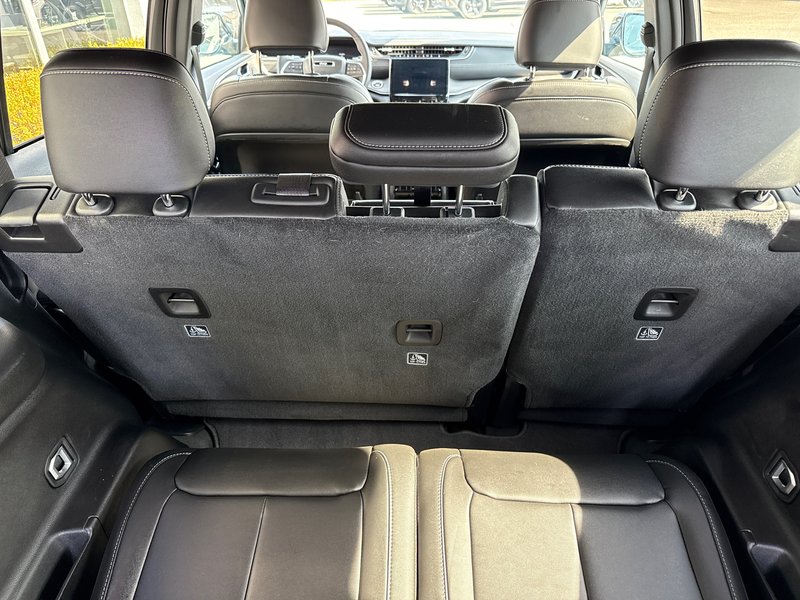 2024 Jeep Grand Cherokee L Limited Seven passenger fully loaded panel roof