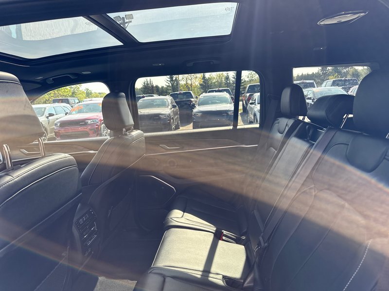 2024 Jeep Grand Cherokee L Limited Seven passenger fully loaded panel roof