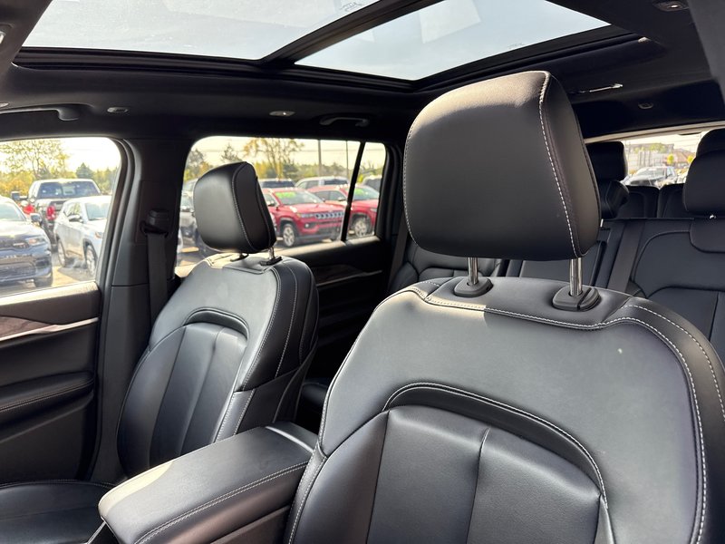 2024 Jeep Grand Cherokee L Limited Seven passenger fully loaded panel roof