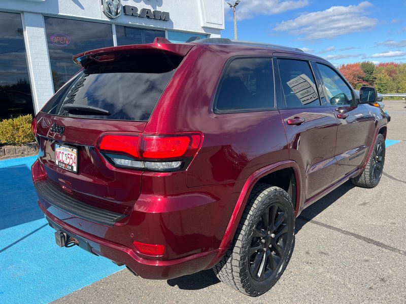 Jeep Grand Cherokee Altitude 2020 Looks brand new!!