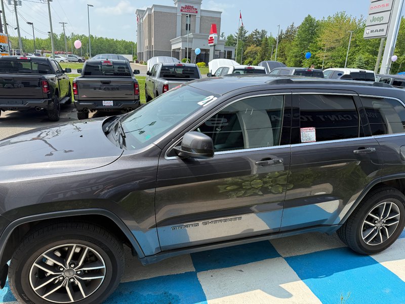 2021 Jeep Grand Cherokee LAREDO