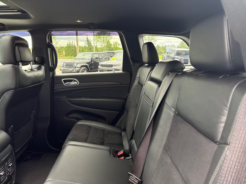 2021 Jeep Grand Cherokee Altitude Upgraded tires, sun and sand group navigation event safety group