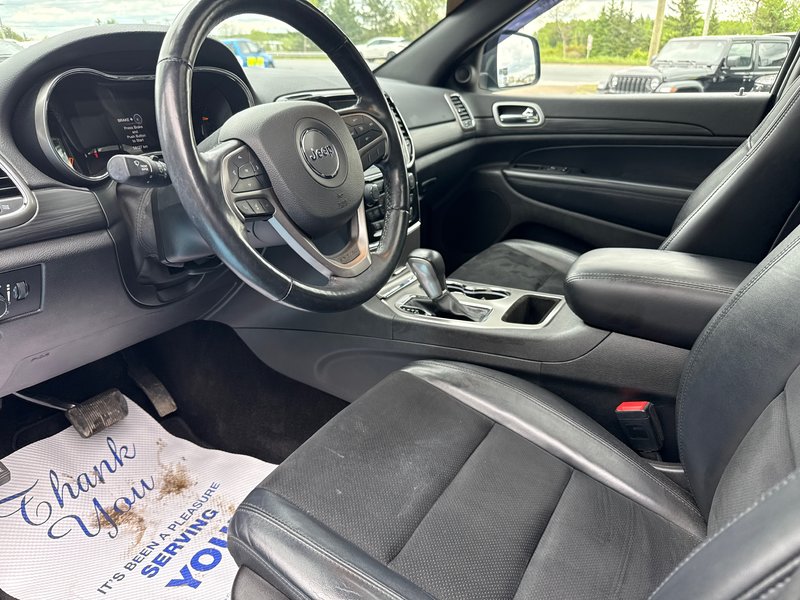2021 Jeep Grand Cherokee Altitude Upgraded tires, sun and sand group navigation event safety group