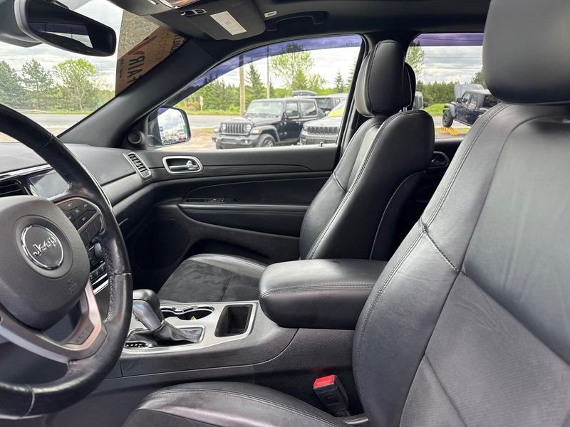 2021 Jeep Grand Cherokee Altitude Upgraded tires, sun and sand group navigation event safety group
