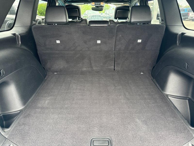 2021 Jeep Grand Cherokee Altitude Upgraded tires, sun and sand group navigation event safety group