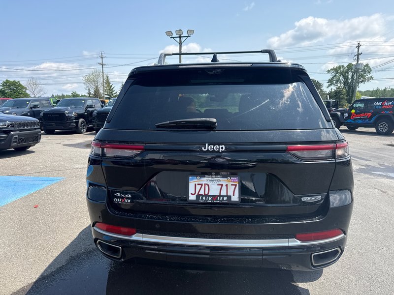 2022 Jeep Grand Cherokee Summit Reserve With a 5.7 hemi producing over 380 hp
