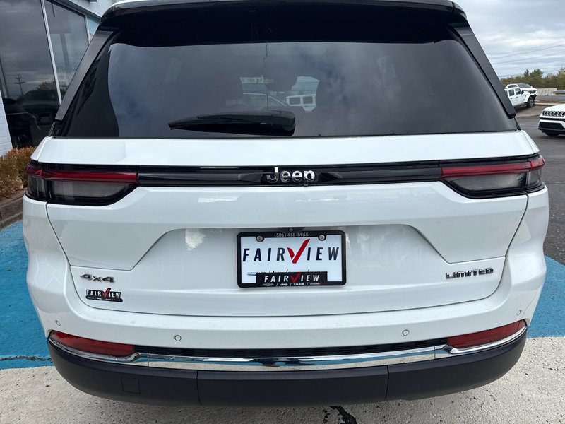2023 Jeep Grand Cherokee Limited Fully loaded panoramic sunroof, three TVs, leather, etc.