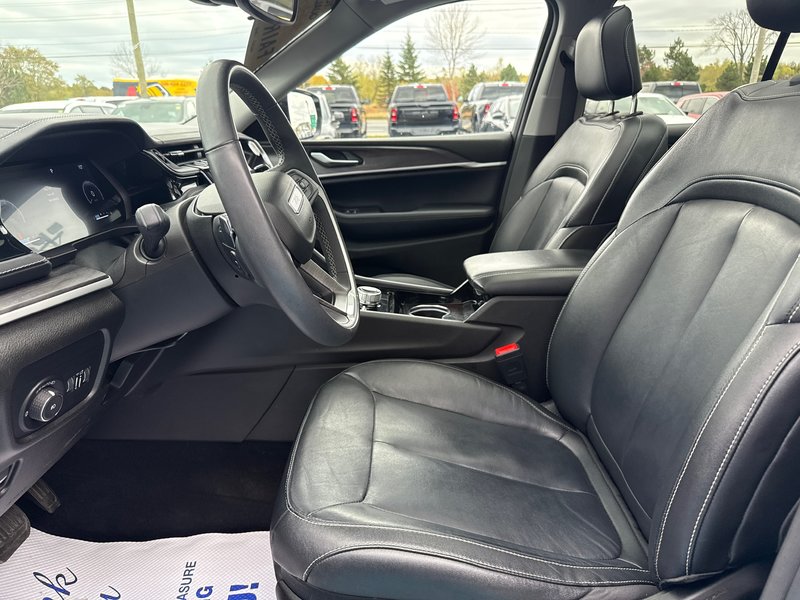 2023 Jeep Grand Cherokee Limited Fully loaded panoramic sunroof, three TVs, leather, etc.