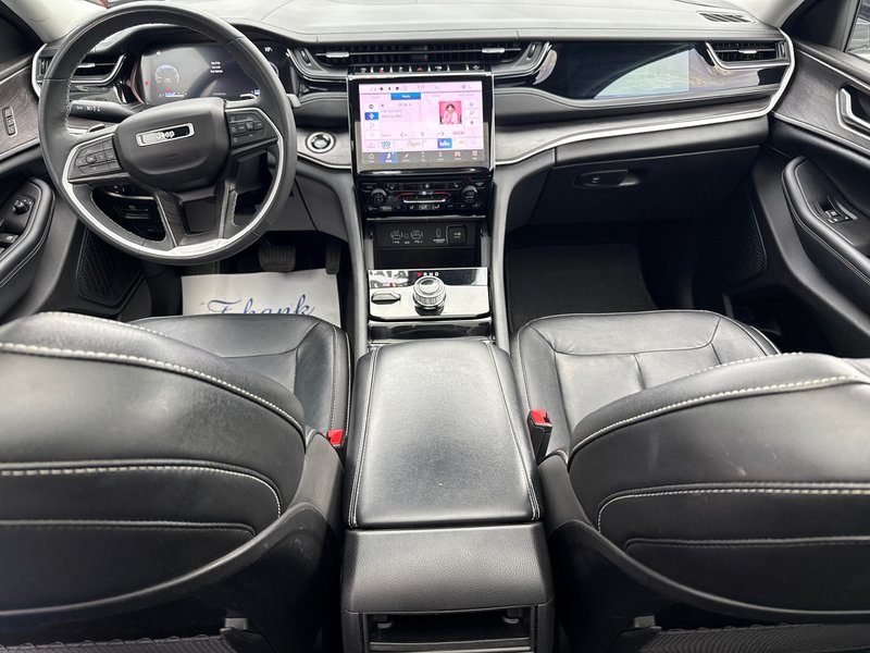 2023 Jeep Grand Cherokee Limited Fully loaded panoramic sunroof, three TVs, leather, etc.