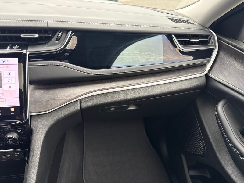 2023 Jeep Grand Cherokee Limited Fully loaded panoramic sunroof, three TVs, leather, etc.