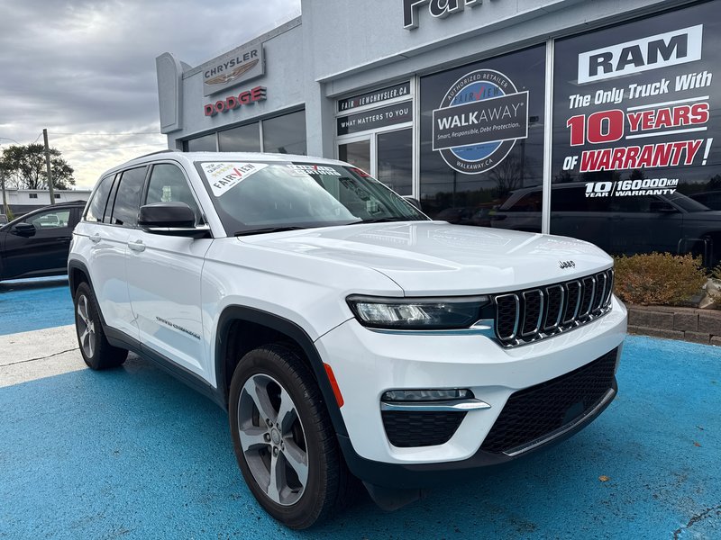 2023 Jeep Grand Cherokee Limited Fully loaded panoramic sunroof, three TVs, leather, etc.
