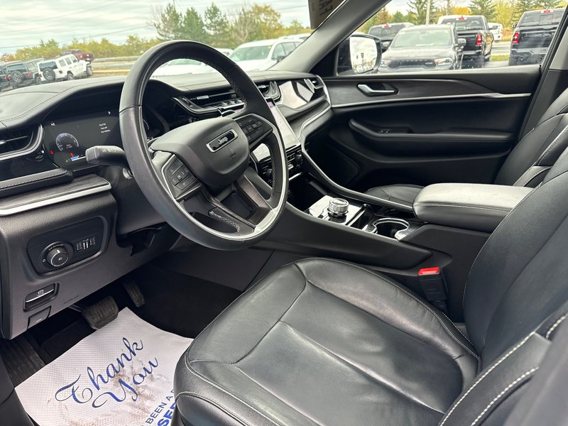 2023 Jeep Grand Cherokee Limited Fully loaded panoramic sunroof, three TVs, leather, etc.