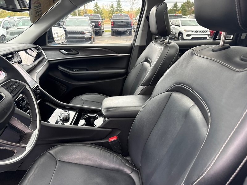 2023 Jeep Grand Cherokee Limited Fully loaded panoramic sunroof, three TVs, leather, etc.