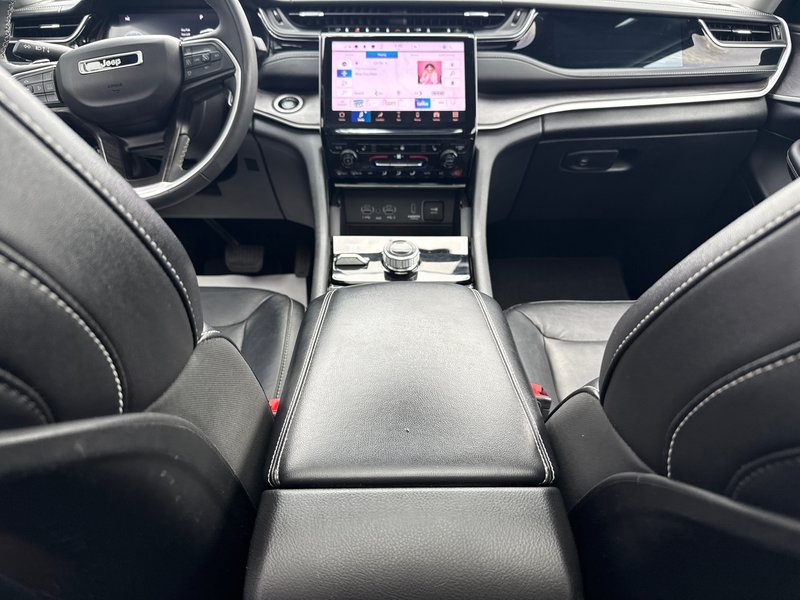 2023 Jeep Grand Cherokee Limited Fully loaded panoramic sunroof, three TVs, leather, etc.
