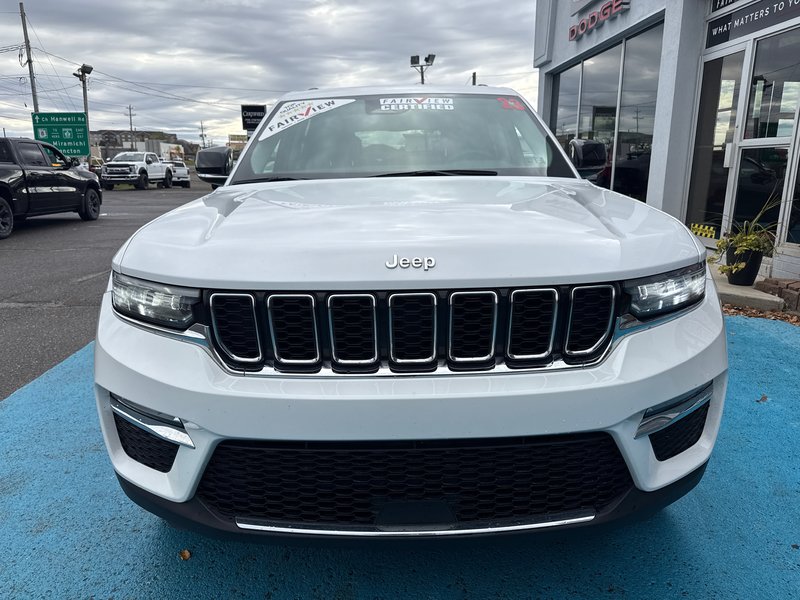 2023 Jeep Grand Cherokee Limited Fully loaded panoramic sunroof, three TVs, leather, etc.