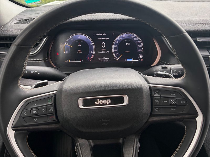 2023 Jeep GRAND CHEROKEE LIMITED