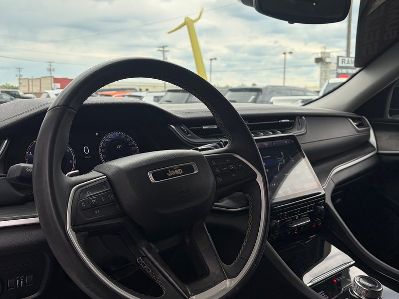 2023 Jeep GRAND CHEROKEE LIMITED