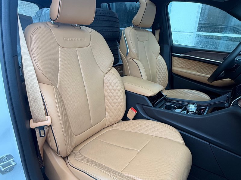 2024 Jeep GRAND CHEROKEE SUMMIT